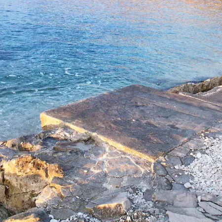 Maslinica 774b شقة